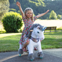 Licorne grise modèle Y, jouet à chevaucher pour les 3-4 ans – Lancement en octobre