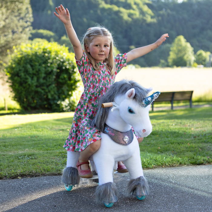 Modell Y, graues Einhorn, reitbares Spielzeug für 3–4 Jahre – Start im Oktober